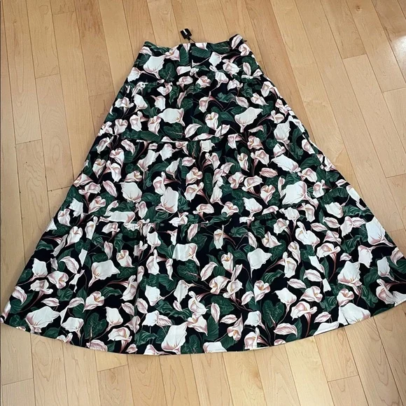 NWT Express A-Line Maxi Skirt with Floral Design size small - Picture 4 of 12